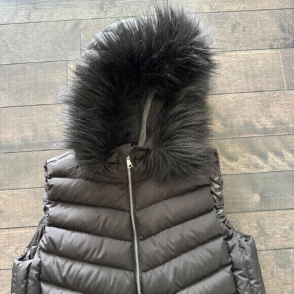 Gap Puffer Vest - NEW - Picture 2 of 3